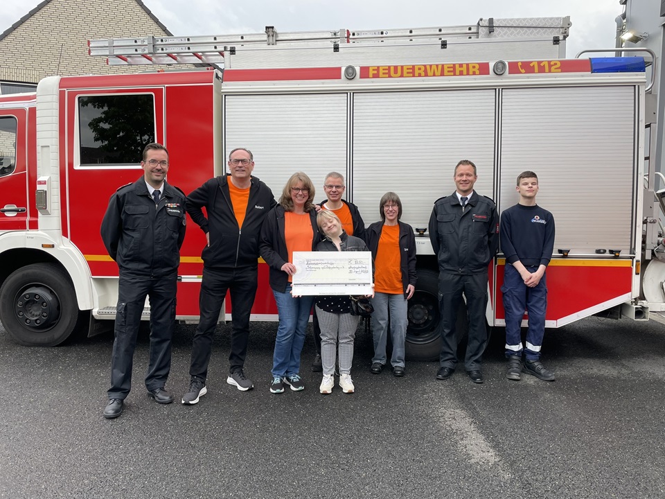 Die freiwillige Feuerwerk Neuwerk unterstützt lokale Organisationen.